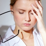 明るさ調整より暗くなる！？iPhoneの眩しさを軽減するためのテクニック