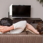 スマホとテレビを接続したい人へ！3分でつなぎ方を解説します