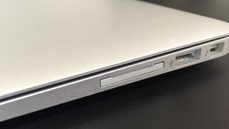 【レビュー】MacBook Airの容量を手軽に増やせる『iSDA 103A / Micro SDカードアダプター』