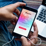 iPhoneのミュージックアプリで同じアーティストの音楽を全曲再生する方法