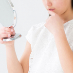 なんで肌は乾燥するの？カサカサ肌にならないためには