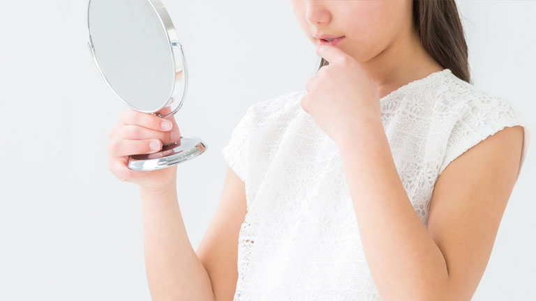 なんで肌は乾燥するの？カサカサ肌にならないためには