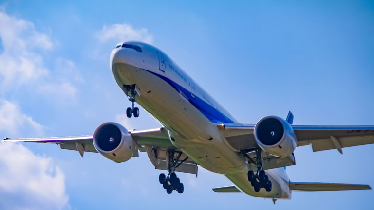 飛行機でゆっくりできない？飛行機の旅を快適にする5つのコツ