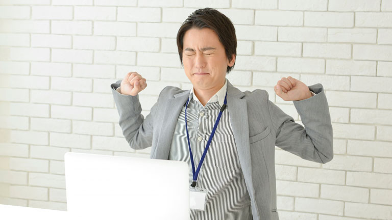 猫背はハイリスク！猫背による健康への悪影響と改善方法