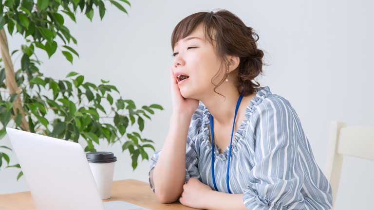 食後の眠気をどうにかしたい！眠気を抑える効果的な方法７選